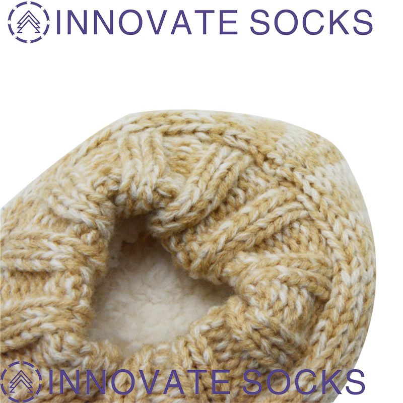 Geknickte Indoor-Schuhe mit 3D-Ears Fuzzy Cozy Socke